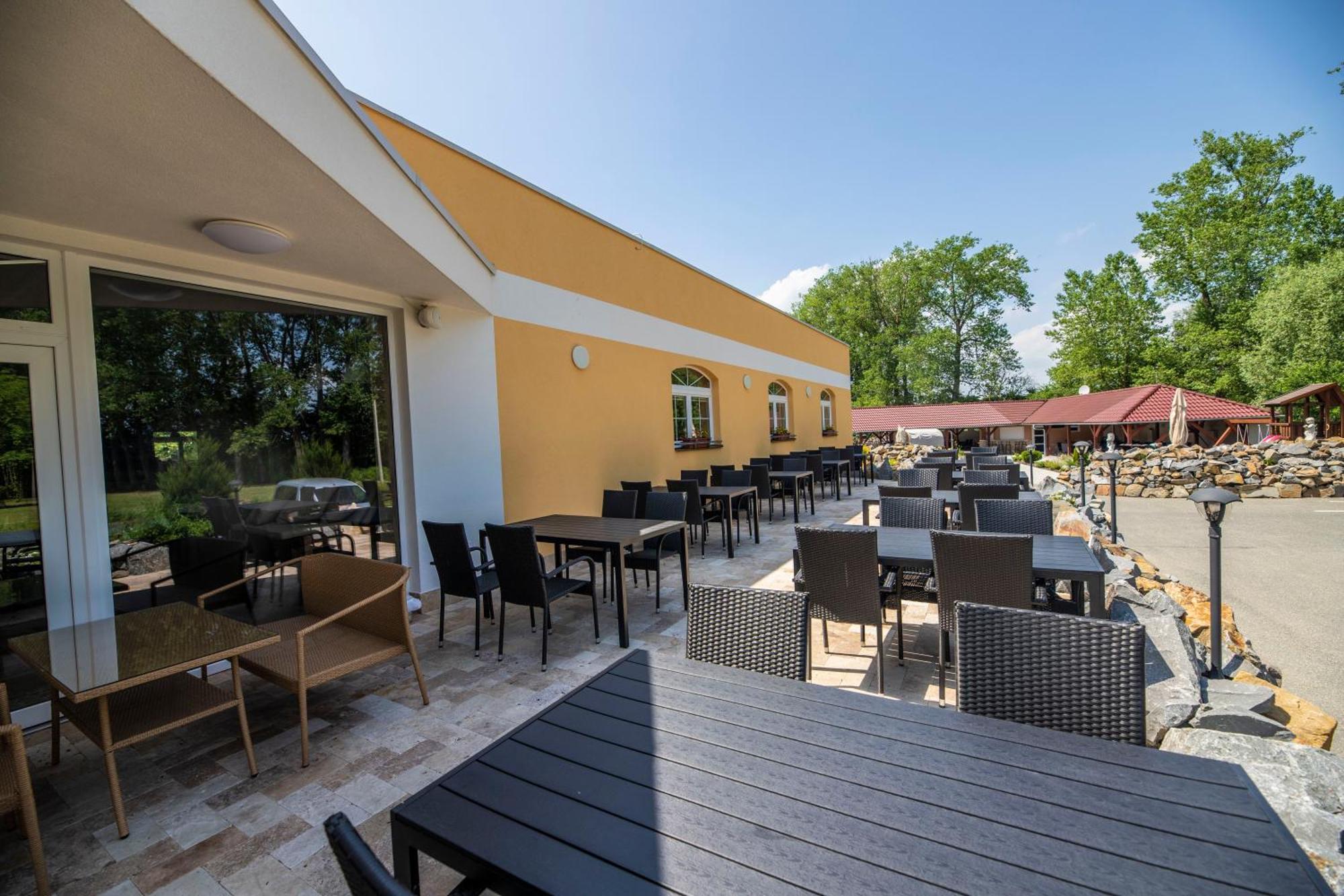 Hotel Allvet Drnovice  Dış mekan fotoğraf