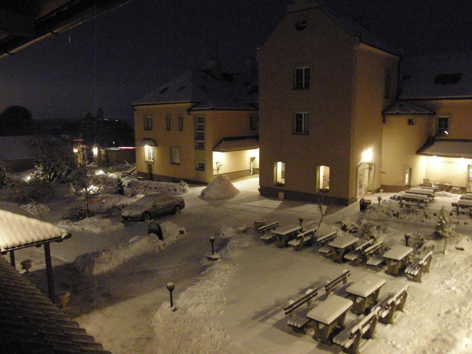 Hotel Allvet Drnovice  Dış mekan fotoğraf